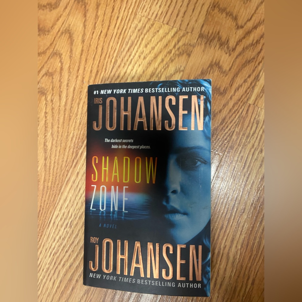 Shadow Zone by Iris Johansen Hardcover